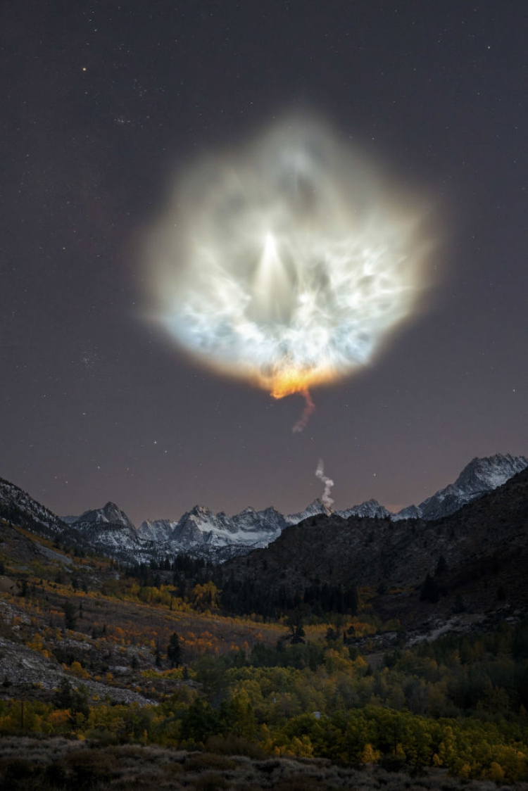 Yarışmada 2019 Gökteki Bulut Ödülünü kazanan ABD'li fotoğrafçı Brandon Yoshizawa'nın Sierra Nevada'da çekilen fotoğrafında SpaceX uzay aracının fırlatılış anı görüntülendi.
