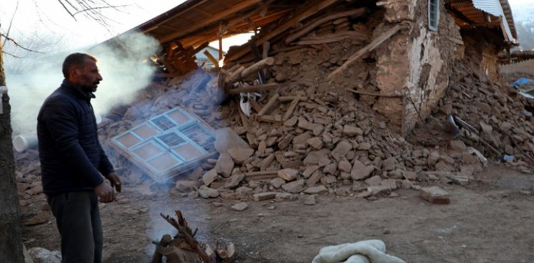Elazığ depreminde bir köy tamamen yıkıldı