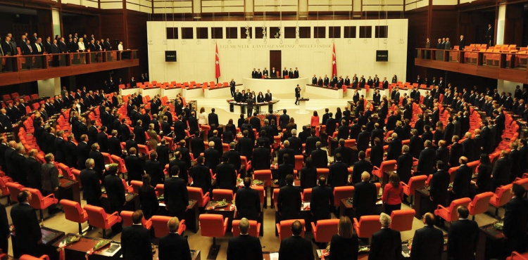 CHP ve HDP'den üç ismin vekilliği düşürüldü