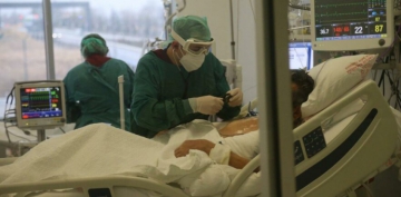 Türkiye'de son 24 saatte koronavirüsten 242 kişi hayatını kaybetti