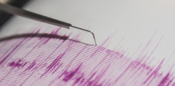 İzmir’de 4,9 büyüklüğünde deprem: Çevre illerde de hissedildi
