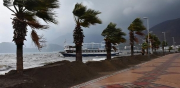 İstanbul ve İzmir çevresinde fırtına ve sağnak uyarısı
