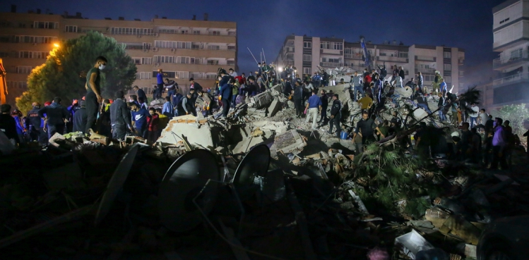 İzmir'de deprem: 12 kişi hayatını kaybetti, yaralı sayısı en az 419