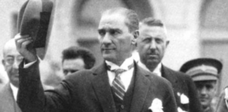 Alman kanalı Atatürk'ü Hitler'e benzetti