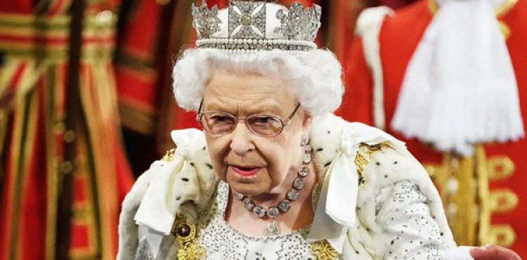 İngiltere'de Kraliçesi Elizabeth aşı oldu