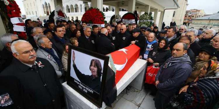 Eski Başbakan Bülent Ecevit'in eşi Rahşan Ecevit, böbrek ve akciğer yetmezliğinden 97 yaşında tedavi gördüğü GATA'da hayatını kaybetti