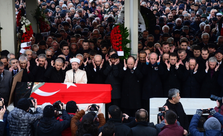 Eski Başbakan Bülent Ecevit'in eşi Rahşan Ecevit, böbrek ve akciğer yetmezliğinden 97 yaşında tedavi gördüğü GATA'da hayatını kaybetti