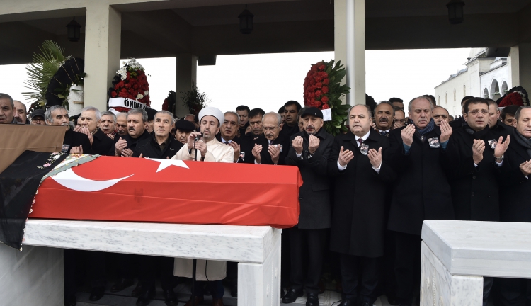 Eski Başbakan Bülent Ecevit'in eşi Rahşan Ecevit, böbrek ve akciğer yetmezliğinden 97 yaşında tedavi gördüğü GATA'da hayatını kaybetti