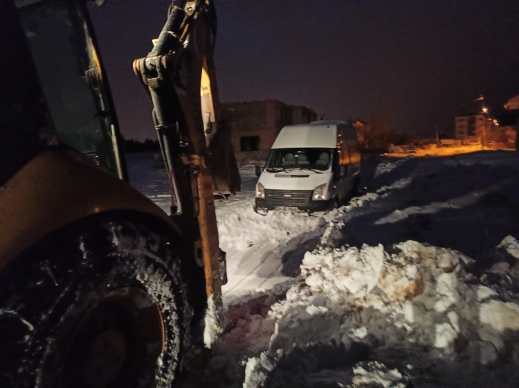 İstanbul'da etkili olan kar yağışı fotoğraflara yansıdı.
