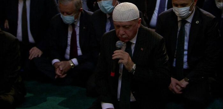 Erdoğan Ayasofya'da Kuran okudu