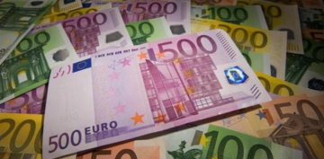 Euro rekor seviyeyi gördü