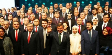 Gelecek Partisi'nde toplu istifa depremi