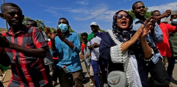 Sudan laikliğe geçiyor