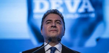 Babacan: Dün gece istifa değil, iflas açıklandı