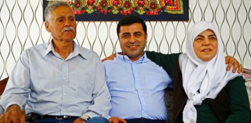 Demirtaş'ın anne ve babası kaza yaptı