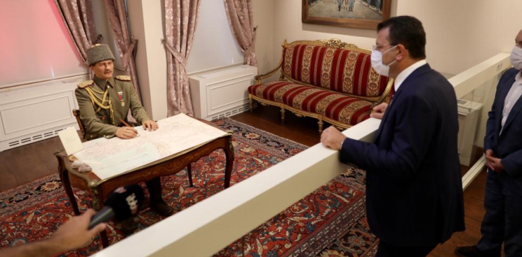 İmamoğlu, Zafer Bayramı coşkusunu İstanbullularla yaşadı
