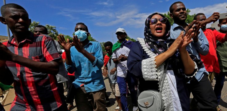 Sudan laikliğe geçiyor