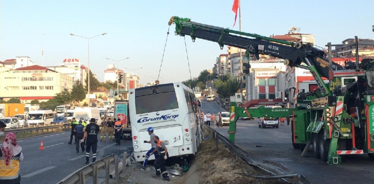 İstanbul’da yolcu otobüsü devrildi