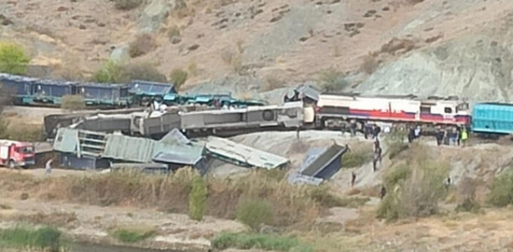 Ankara'da iki tren çarpıştı: 2 ölü