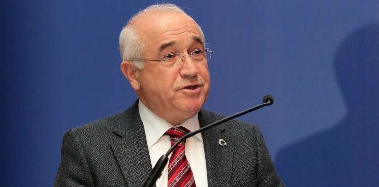 Alçı: Cemil Çiçek Arınç'a destek veriyor