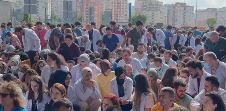 İstanbul'daki sağlık çalışanları eylemine polis müdahale etti